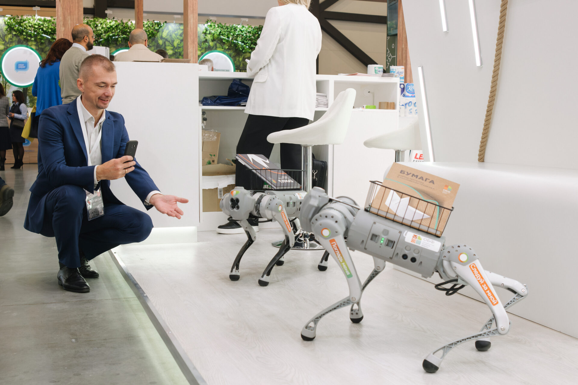 Как робот-собака может помочь в борьбе с одиночеством у пожилых людей?